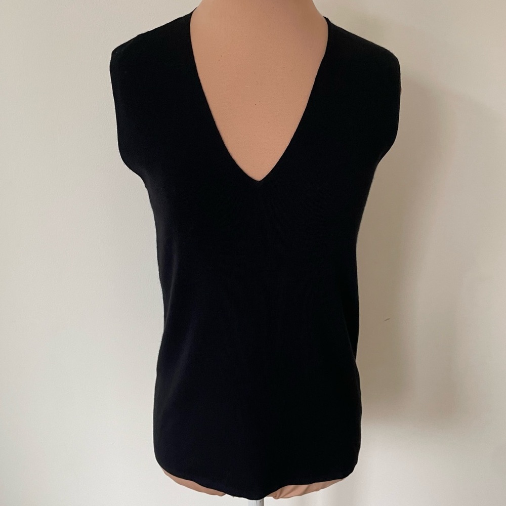 Akris Black Sleeveless Wool Knit V-Neck Top Size US 6